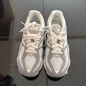 New Balance 9060 Size 8